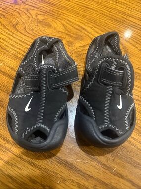 Nike Kids Black sandals